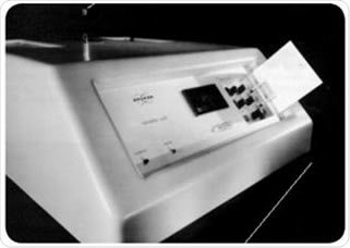 minispec p20i for SFC analysis as introduced in 1973
