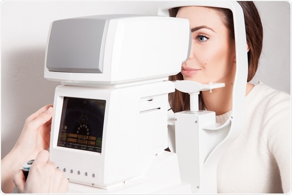 Patient in ophthalmology clinic - Image Copyright: Stas Ponomarencko / Shutterstock