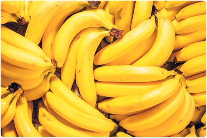 Fresh bananas help prevent heartburn / acid reflux. Image Credit: Hanna_photo / Shutterstock