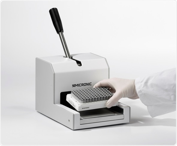 Compact Capper CP400 to seal rack of tubes with push caps