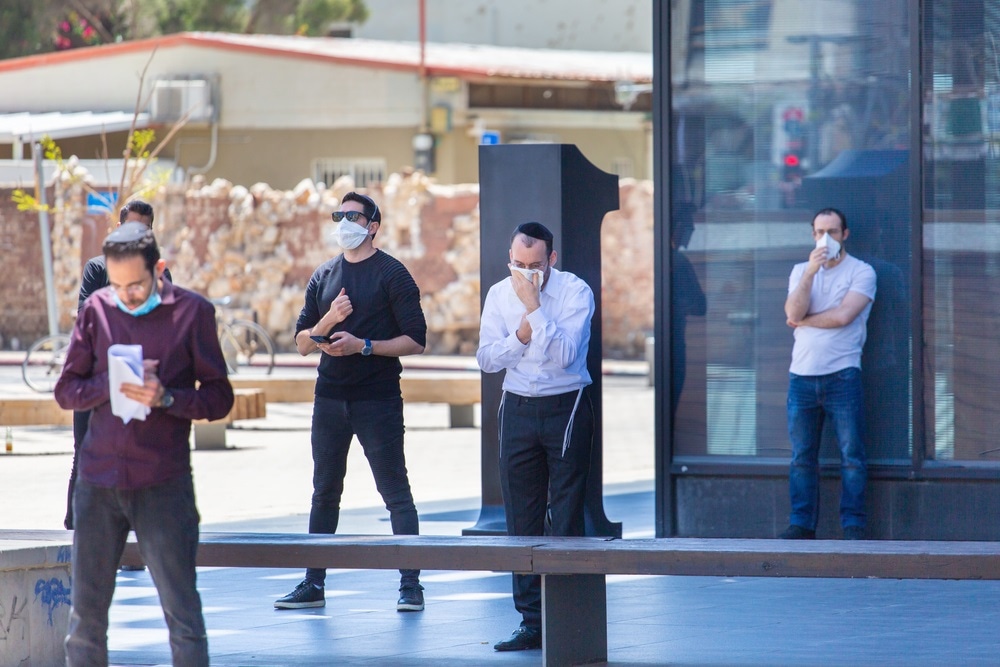 Study: Human mobility and poverty as key factors in strategies against COVID-19. Image Credit: S. Edelweiss / Shutterstock