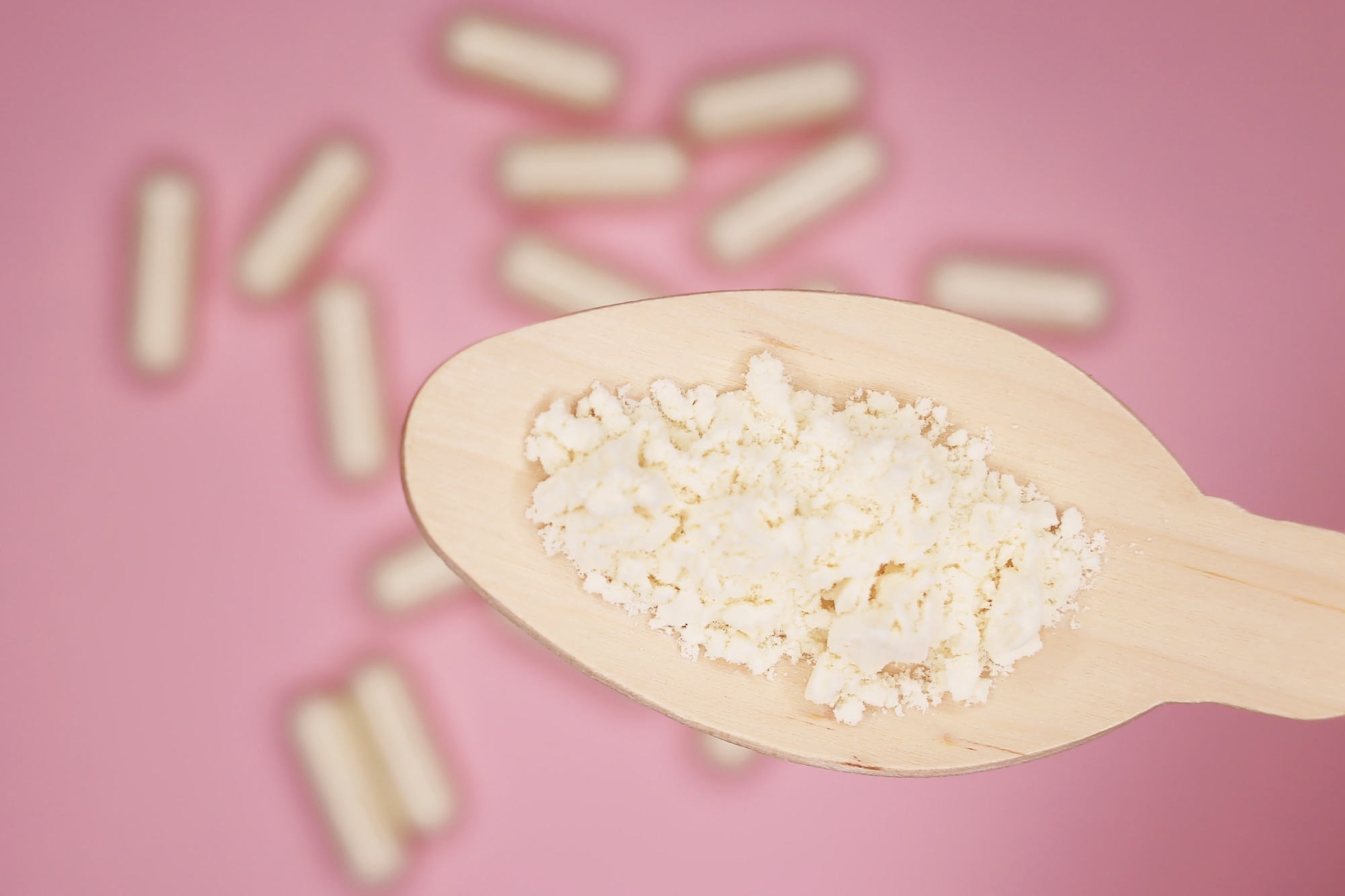 Colostrum powder. Image Credit: kristiillustra / Shutterstock