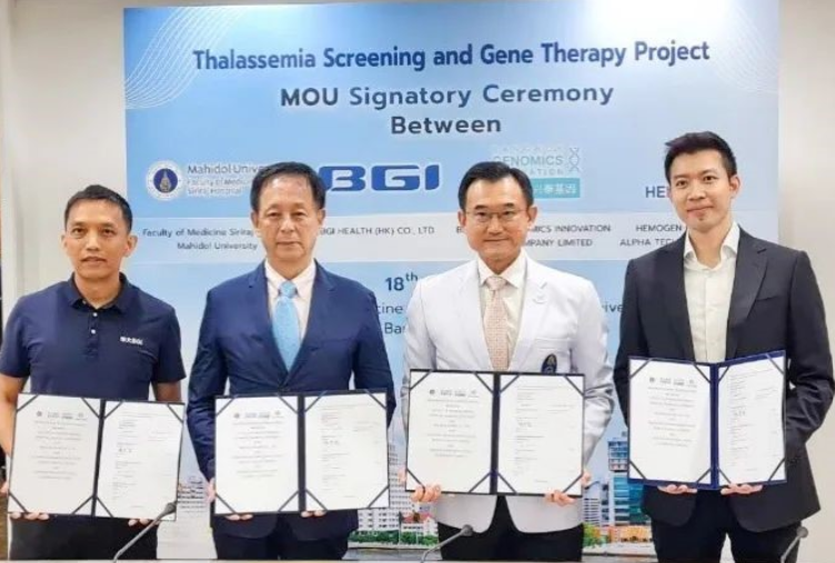 Prof. Apichat Asavamongkolkul, Dean of the Faculty of Medicine Siriraj Hospital, Mahidol University (second from right), Mr. Preecha Laohapongchana, Director of BANGKOK GENOMICS INNOVATION PUBLIC COMPANY (second from left), Dr. Chao Liu, CEO of HEMOGEN HONGKONG ALPHA TECHNOLOGY., LTD (first from left) and Jeremy Cao, General Manager of BGI Genomics Southeast Asia Region (first from right) signed the Memorandum Of Understanding (MOU).