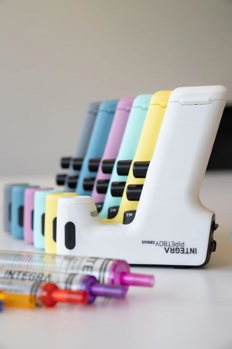 Dispense serological pipet volumes repeatedly with the PIPETBOY GENIUS