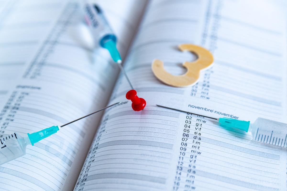 Study: Post-Vaccination Symptoms after A Third Dose of mRNA SARS-CoV-2 Vaccination in Patients with Inflammatory Bowel Disease. Image Credit: davide bonaldo/Shutterstock