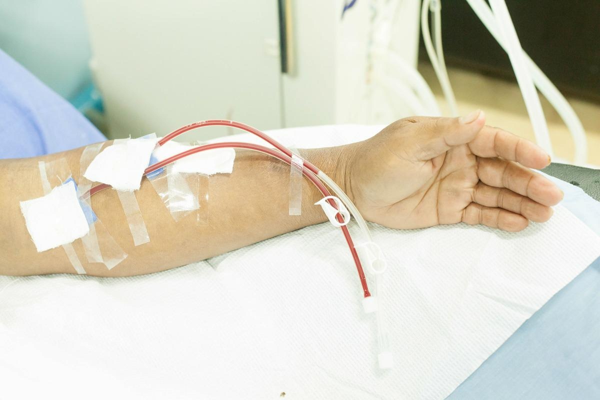 Study: Seroresponse to third doses of SARS-CoV-2 vaccine among patients receiving maintenance dialysis. Image Credit: korokoso/Shutterstock