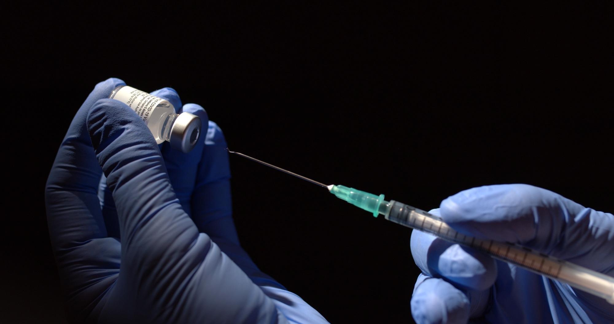 Study: The efficacy of BNT162b2 (Pfizer–BioNTech) and CoronaVac vaccines in patients with cancer. Image Credit: cortex-film / Shutterstock