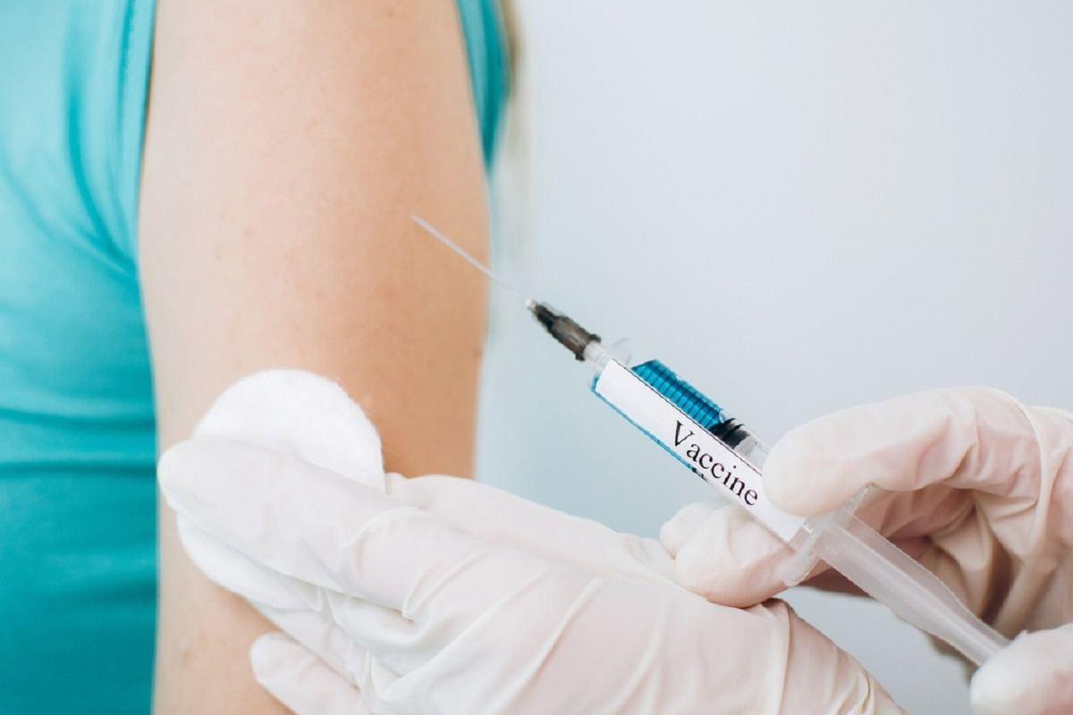 Study: Elevated risk of infection with SARS-CoV-2 Beta, Gamma, and Delta variant compared to Alpha variant in vaccinated individuals. Image Credit: Nastasia-photo/Shutterstock