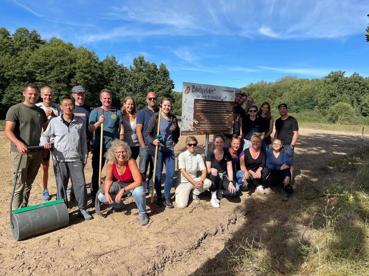The KNAUER team that created a 5500 square meter flowering meadow near Lake Schwielow.