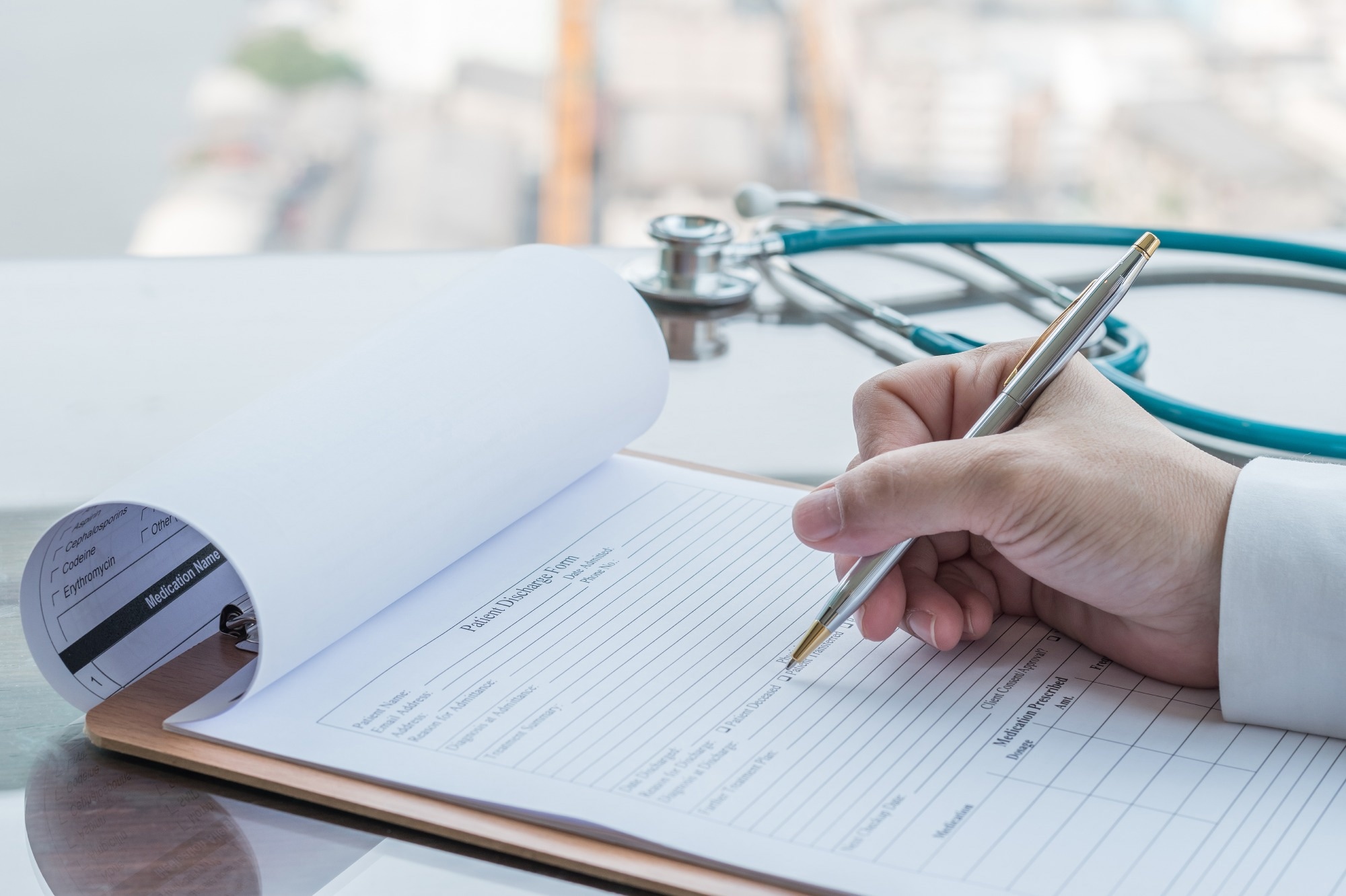 Study: Generative Artificial Intelligence to Transform Inpatient Discharge Summaries to Patient-Friendly Language and Format. Image Credit: Chinnapong/Shutterstock.com