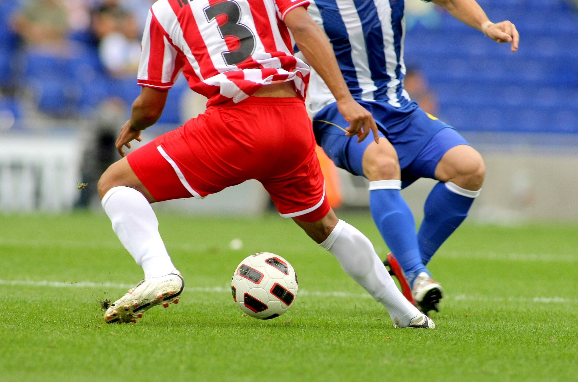 Study: Impact of COVID-19 on football attacking players’ match technical performance: A longitudinal study. Image Credit: Maxisport / Shutterstock.com