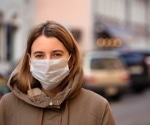 Wearing surgical face masks in public spaces reduces the risk of self-reported respiratory symptoms