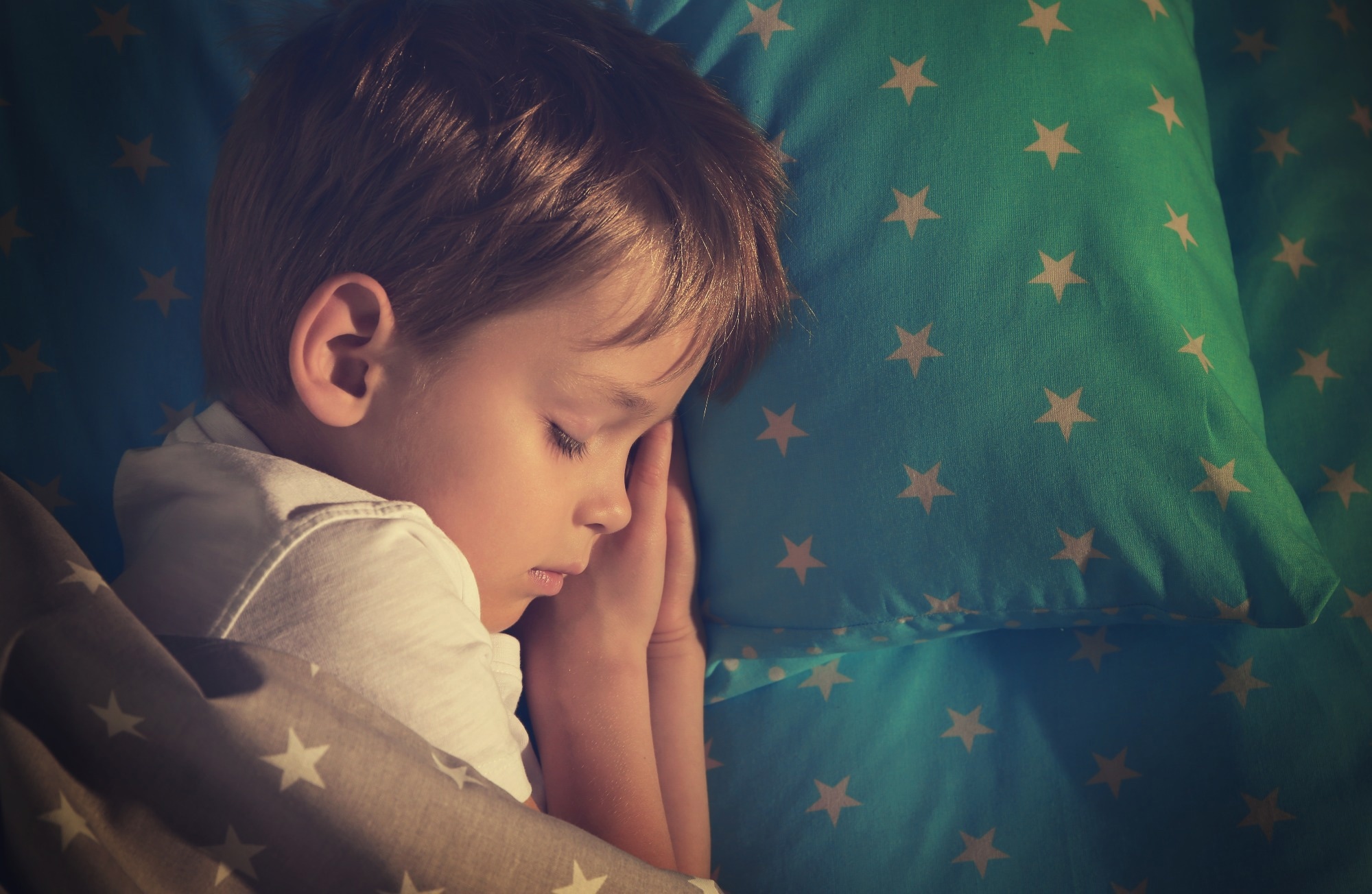 Study: Characteristics of gut flora in children who go to bed early versus late. Image Credit: Africa Studio / Shutterstock