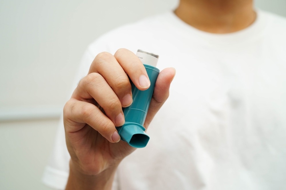Study: Comparative effectiveness and safety of single inhaler triple therapies for chronic obstructive pulmonary disease: new user cohort study. Image Credit: superbeststock/Shutterstock.com
