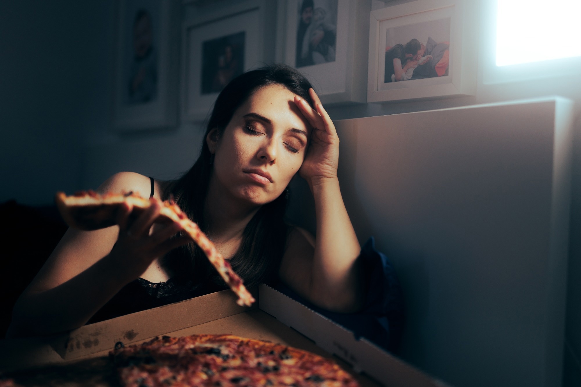 Study: Pathways linking BMI trajectories and mental health in an adult population-based cohort: role of emotional eating and body dissatisfaction. Image Credit: Nicoleta Ionescu / Shutterstock