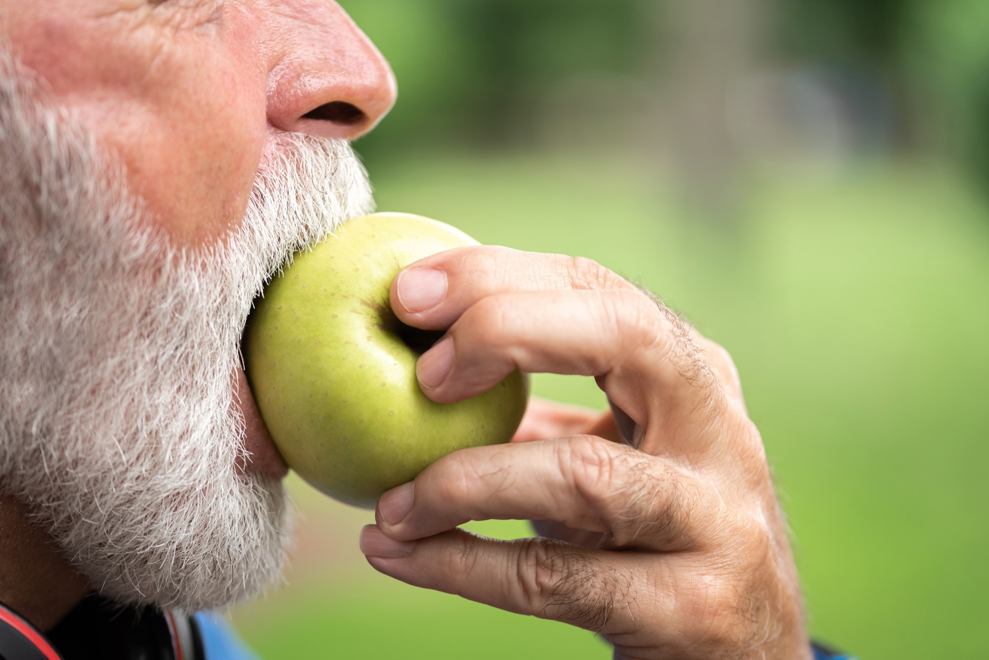 Study: ‘Eat five a day’ vs ‘eat one more’: increased fruit and vegetable consumption when goals are provided, and when goals are more achievable or perceived to be easier. Image Credit: Focus and Blur / Shutterstock