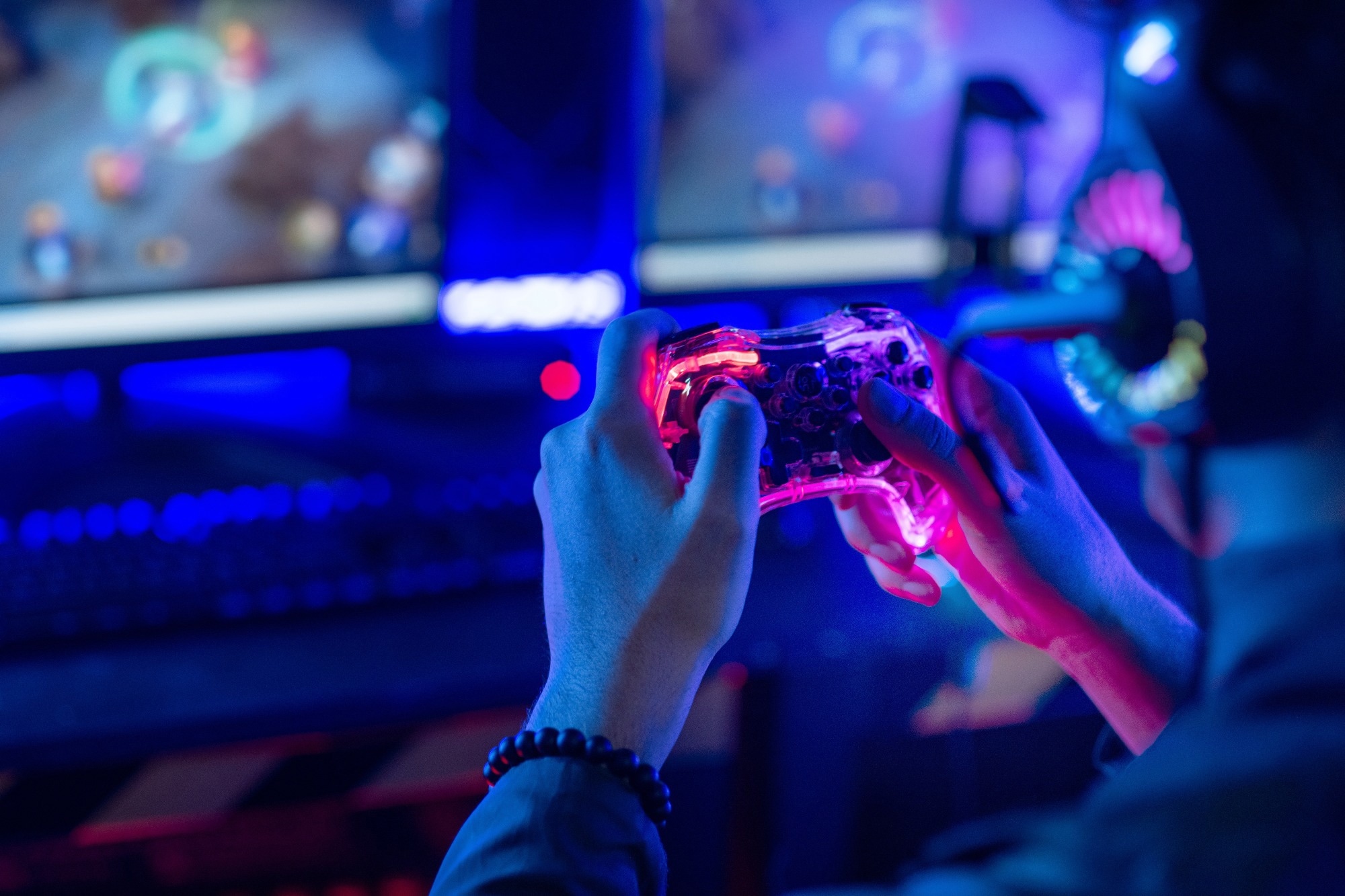Study: Video gaming linked to unhealthy diet, poor sleep quality and lower physical activity levels in Australian University students. Image Credit: chomplearn / Shutterstock